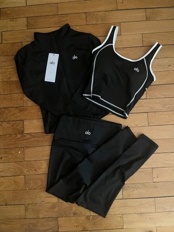 Ensemble Alo veste brassière et legging 