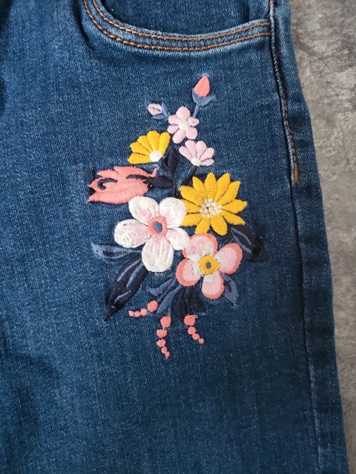 Lot 4 jeans slim fille 10 ans très bon état - photo numéro 3