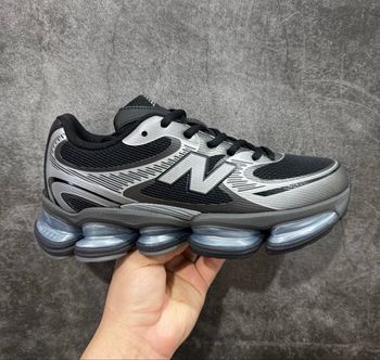 New balance p2000 noir gris 42