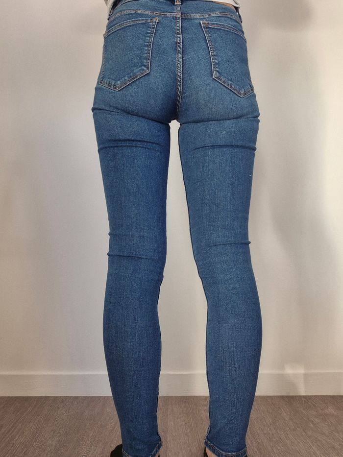 Jean bleu Zara taille 36 - photo numéro 2