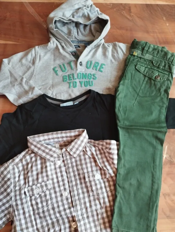 Lot de 4 vêtements Okaïdi / ensemble garçon 4 ans