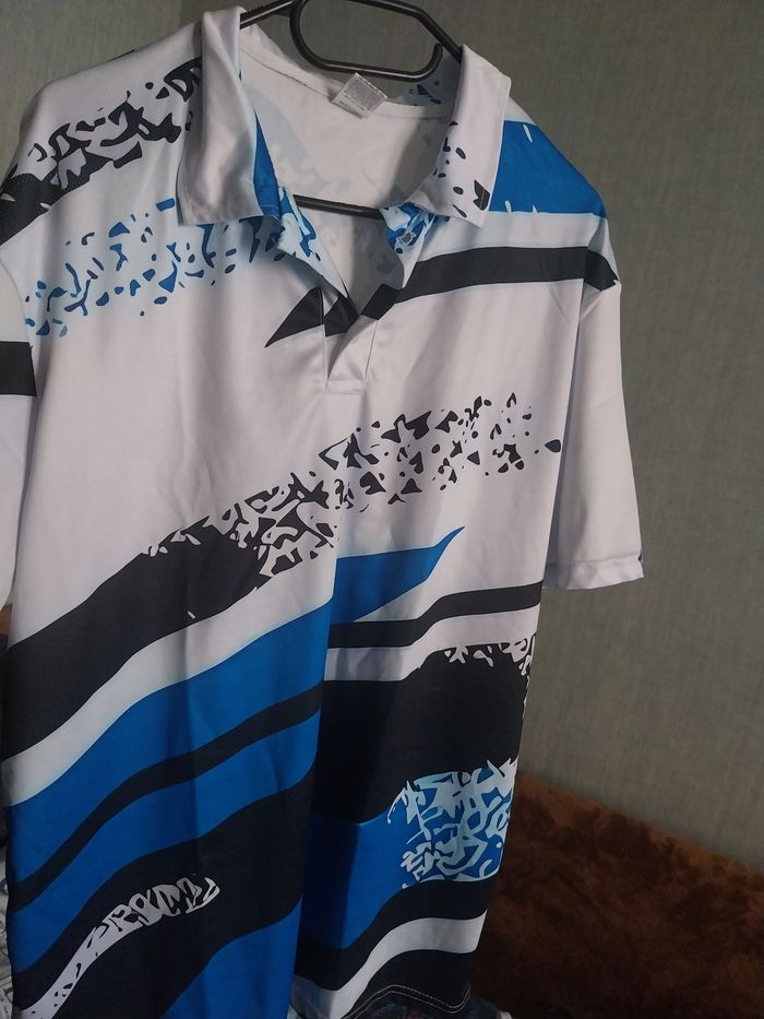 Polo tout neuf jamais porté. - photo numéro 2