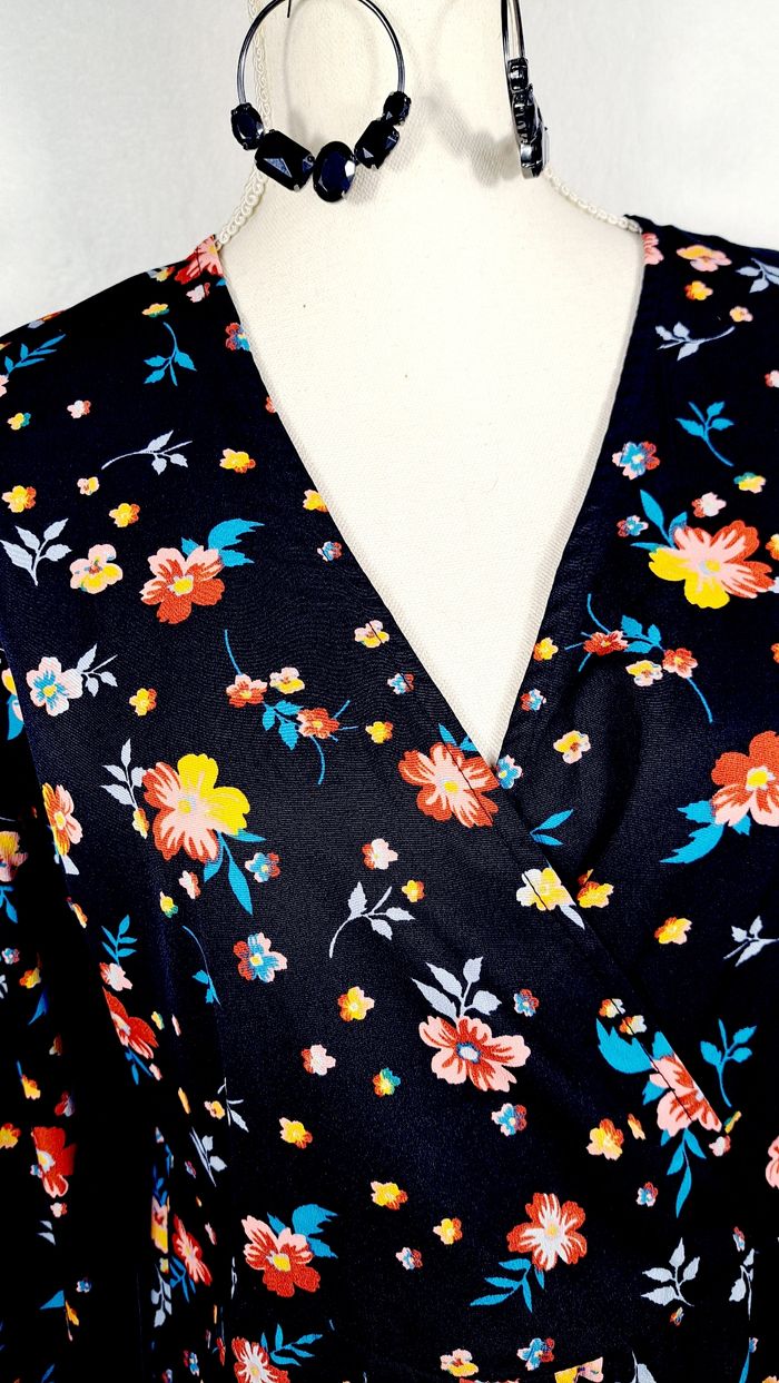 Robe bleu bonheur taille 42 noir fleurie - photo numéro 2