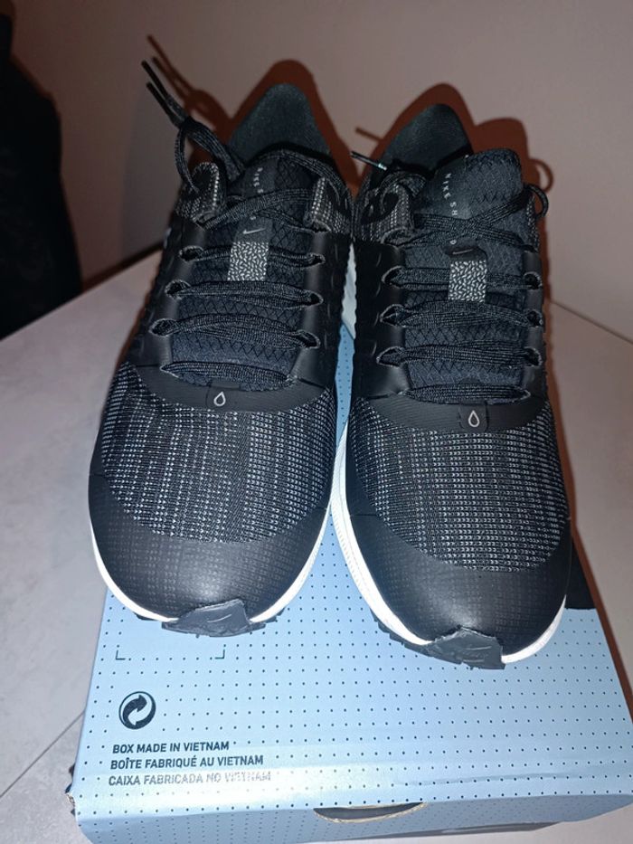 Baskets Nike taille 40 - photo numéro 2