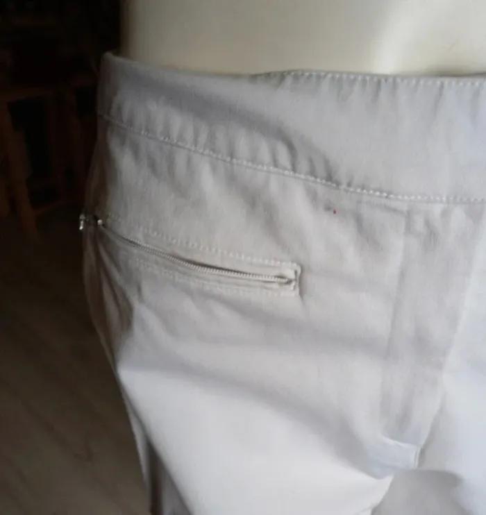 Jean blanc court  Taille 36 - photo numéro 3