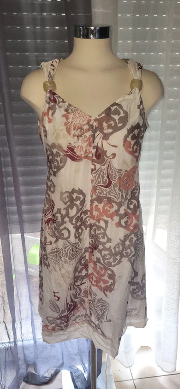 🎨 Robe sans manches à motifs – Élégante et originale