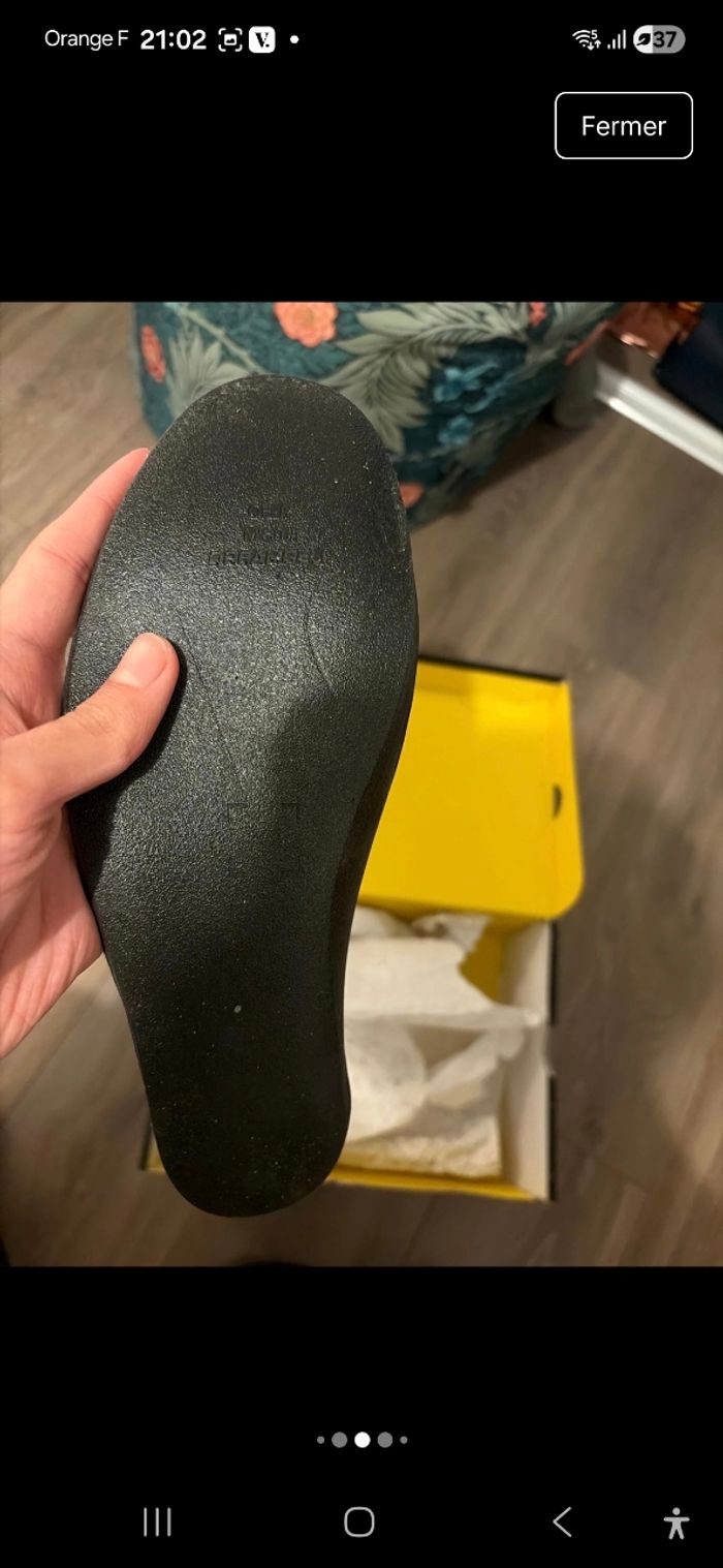 Jordan 4 jaune et noir 42.5 - photo numéro 5