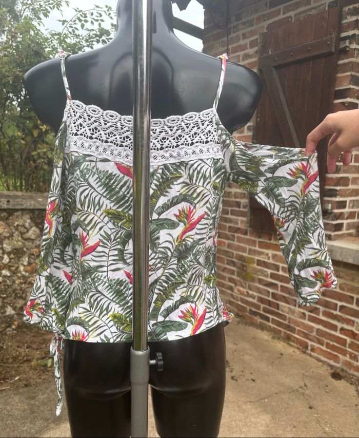 📌 Top épaules dénudées tropical Jennyfer – Taille 36 - photo numéro 2