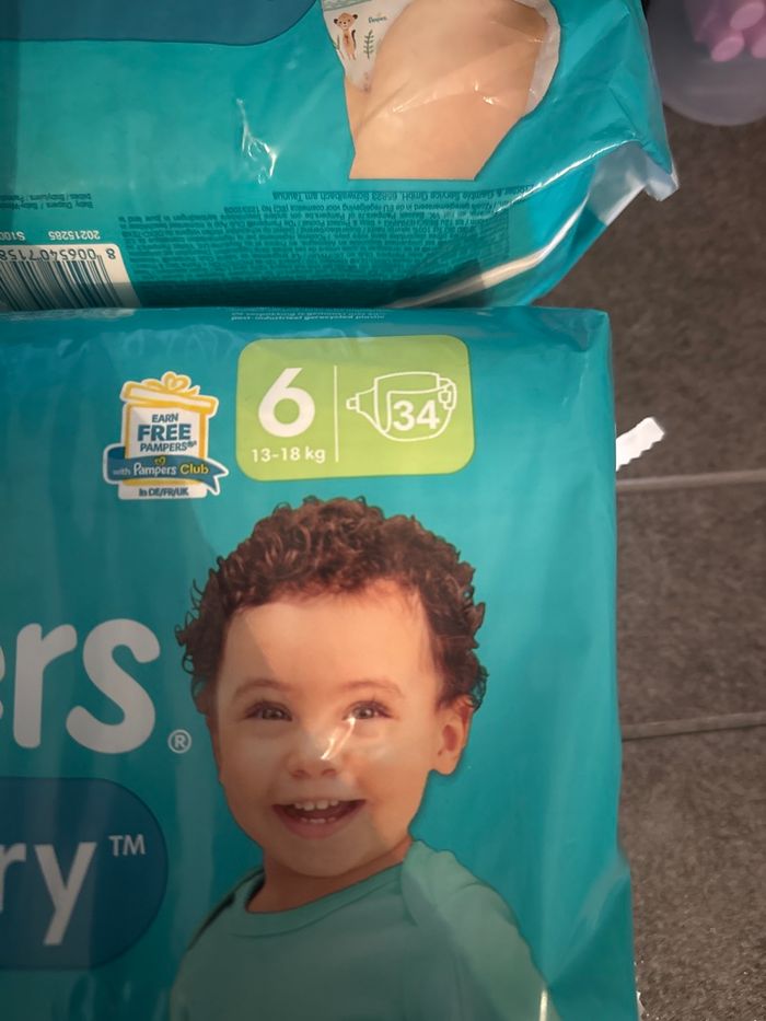 Lots couche Pampers taille 6 - photo numéro 2