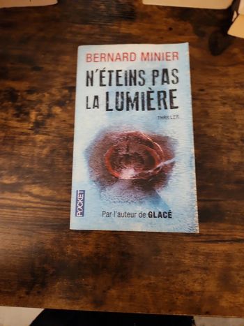 Livre : N'eteins pas la lumière