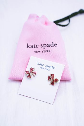 Boucles d’oreilles Kate Spade nœud rouge strass chic