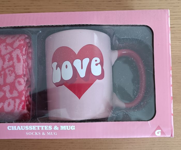 Coffret cadeau mug faïence LOVE et 1 paire de chaussettes assorties femme 36/37 - photo numéro 4