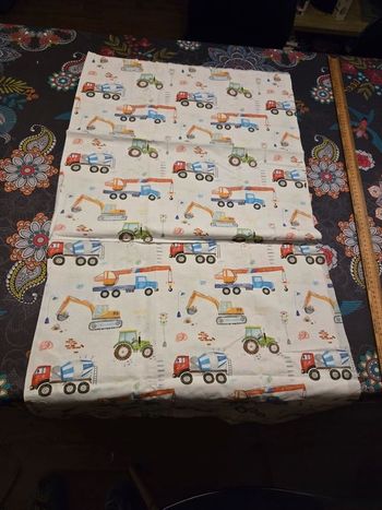 Morceau de tissus motif camion