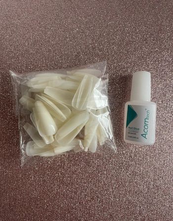 100x faux ongles + 1x colle