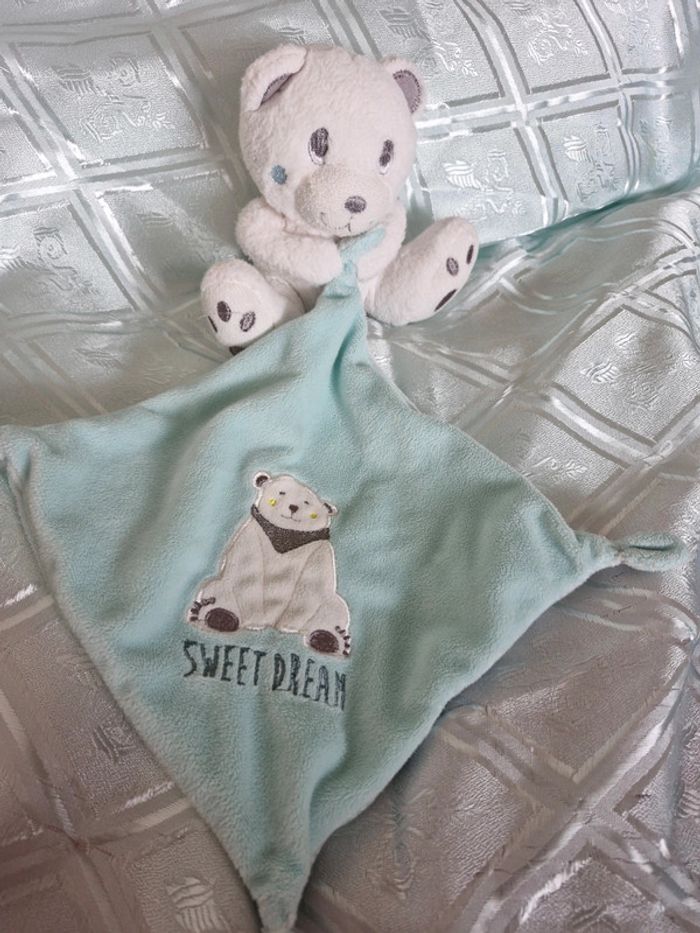 Doudou ourson avec mouchoir bleu Simba