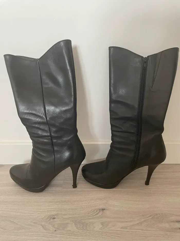 Bottes noires en cuir - photo numéro 3