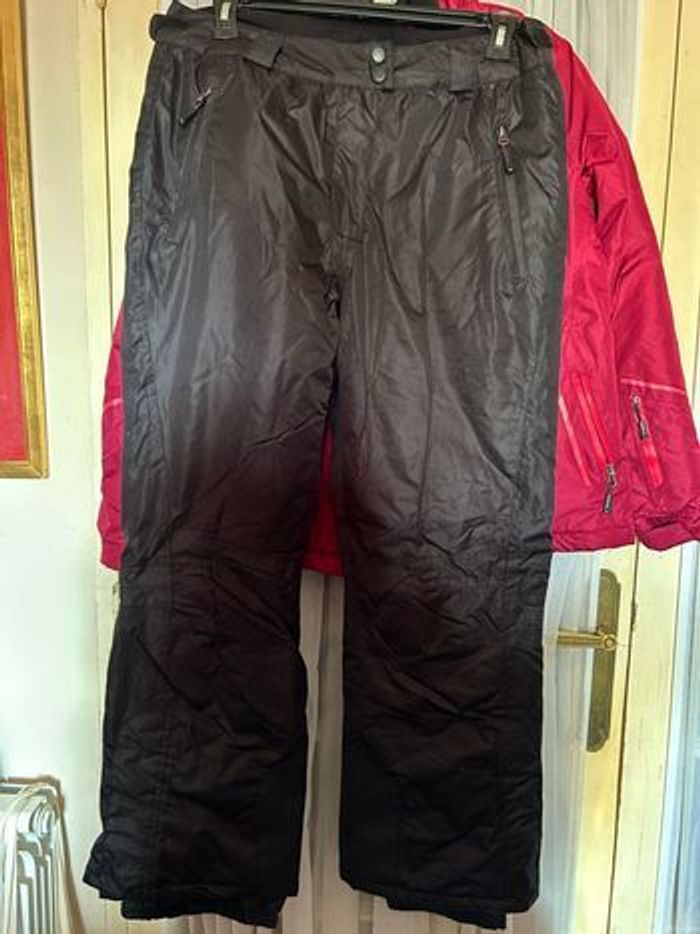 Ensemble de ski blouson pantalon et  gants , ensemble neuf jamais porté - photo numéro 4