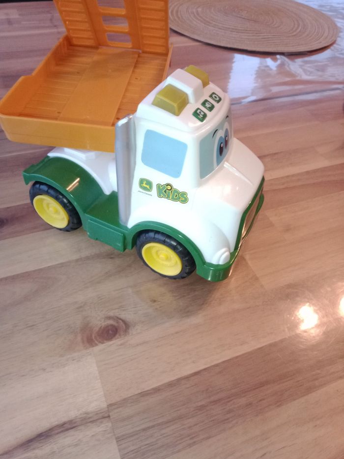 Camion John Deere musical avec sa remorque - photo numéro 2