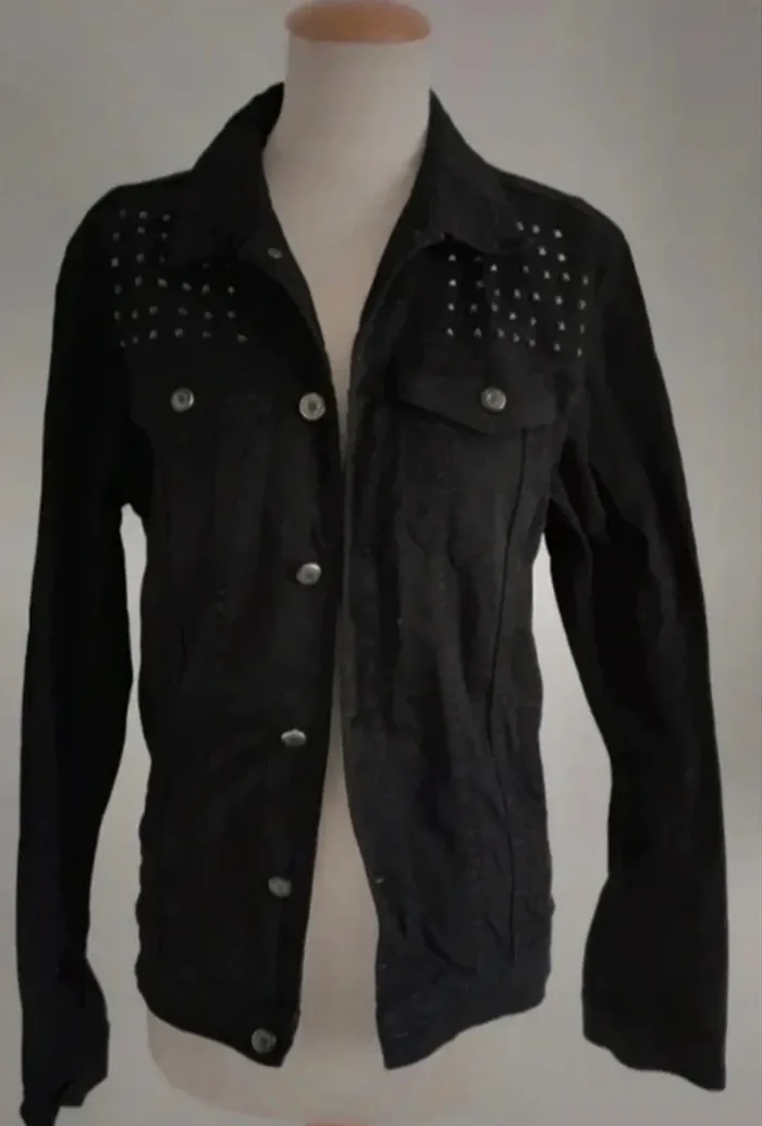 Magnifique Veste en jean noir clouté Zara taille 40-42 - photo numéro 4