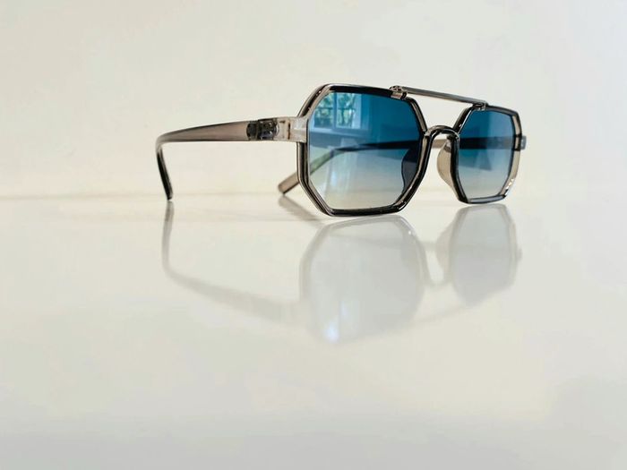 Lunette de soleil grise mixte verres bleus dégradés taille small uvprotection catégorie 2 - photo numéro 6