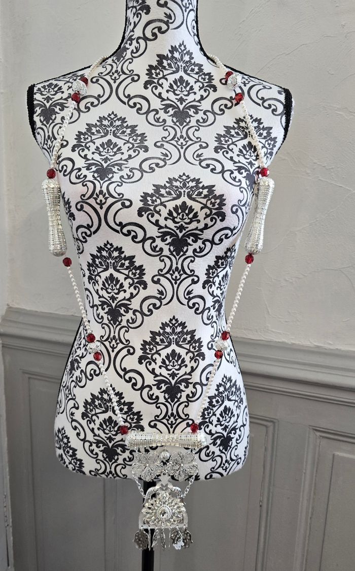 collier chaoui traditionnel skhab argenté et perles rouges et blanche - photo numéro 4