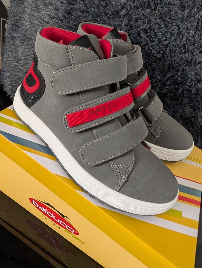 Baskets garçon. Taille 29. Semelle intérieure en cuir. Neuf. Balducci - photo numéro 3