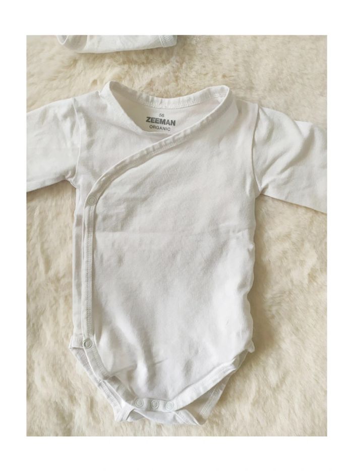 Lot de 2 bodys blancs unisexes manches longues ouverture cache-coeur 1 mois - photo numéro 3