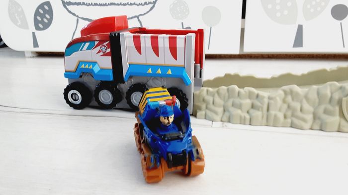 Jeu jouet Dino rescue T rex avec Chase petit circuit de voiture avec dinosaure - photo numéro 3