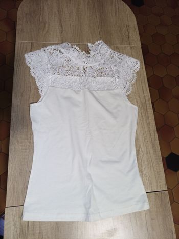 Haut blanc avec dentelle 36