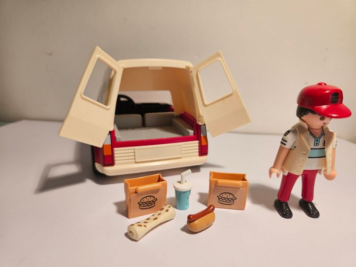 Playmobil 9860 Livreur avec voiture - photo numéro 2