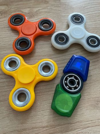 Lot hand spiner