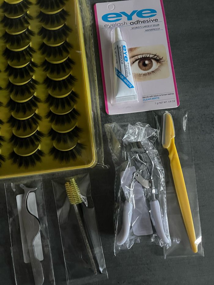 Lot faux cils et accessoires - photo numéro 3