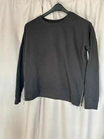 Pull noir