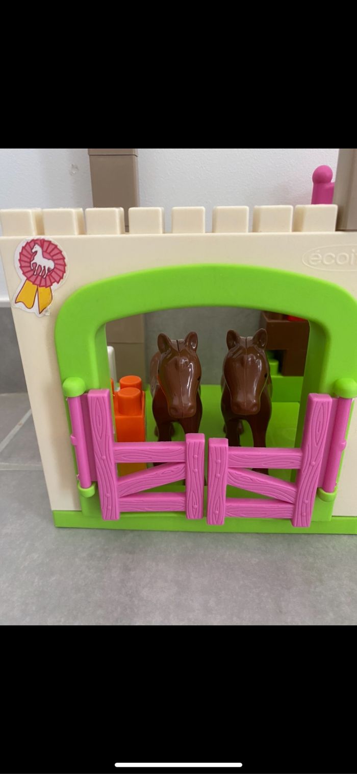 Écurie avec chevaux - photo numéro 3