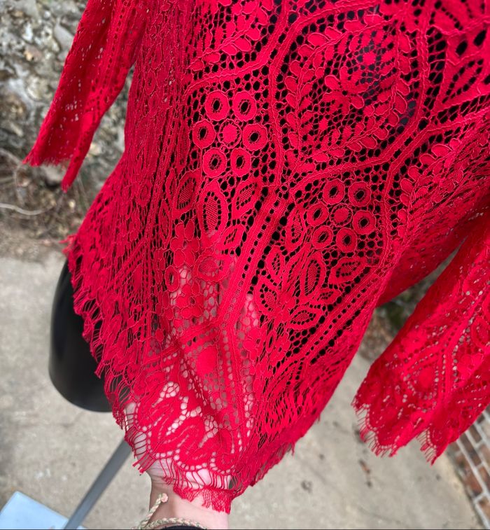 ❤️ Blouse en dentelle rouge à manches 3/4 – Kiabi – Taille 34 - photo numéro 3