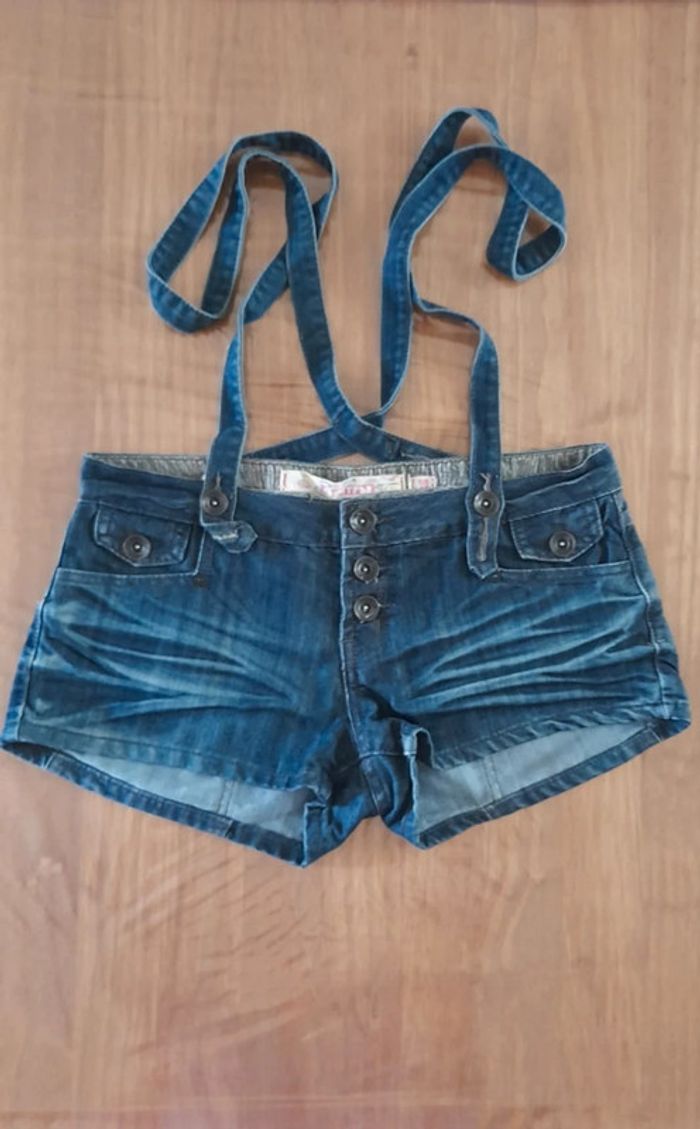 Short en jean Jennyfer taille 40 - photo numéro 2