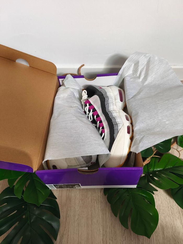 Air Max 95 Summit White and Cactus Flower
- Nike SB - photo numéro 6