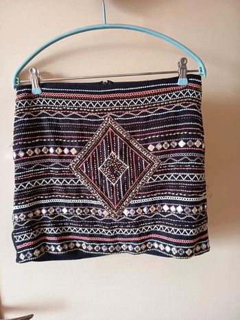 Mini jupe . Broderie et perles.