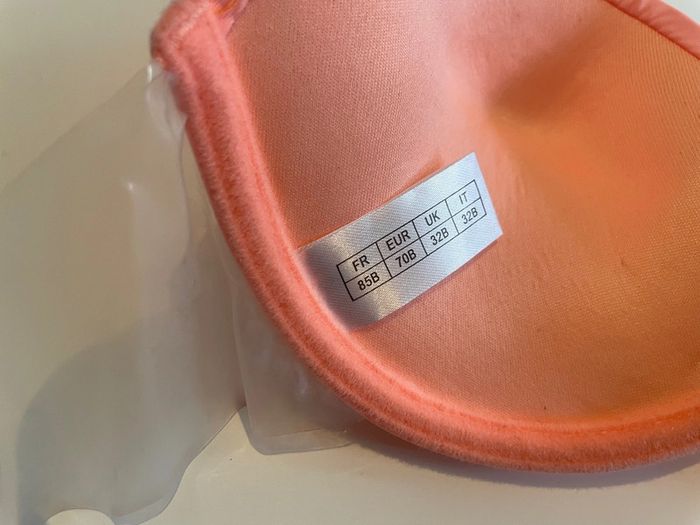 6 soutien-gorge dos transparent taille 85B - photo numéro 4