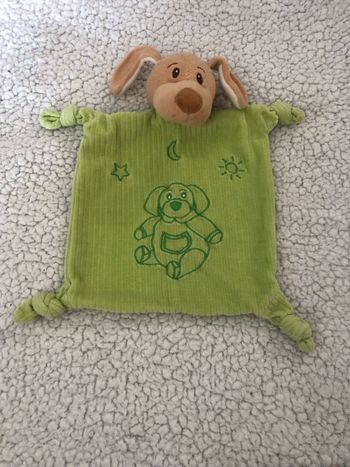 Doudou plat chien beige vert Kimbaloo