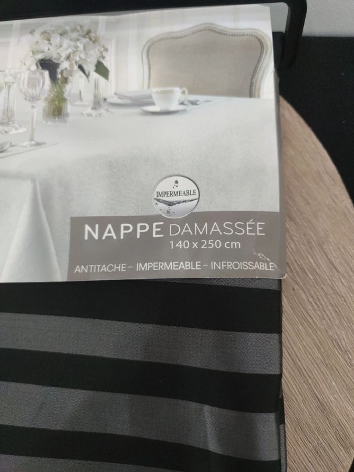 Nappe 140x250 anti tache imperméable infroissable neuf - photo numéro 2