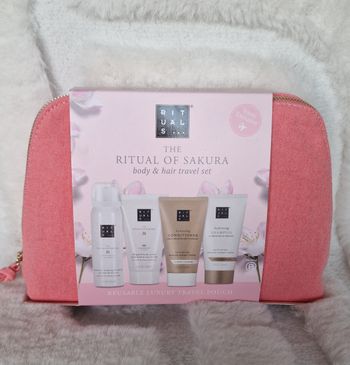 Coffret Rituals Sakura travel set neuf avec trousse