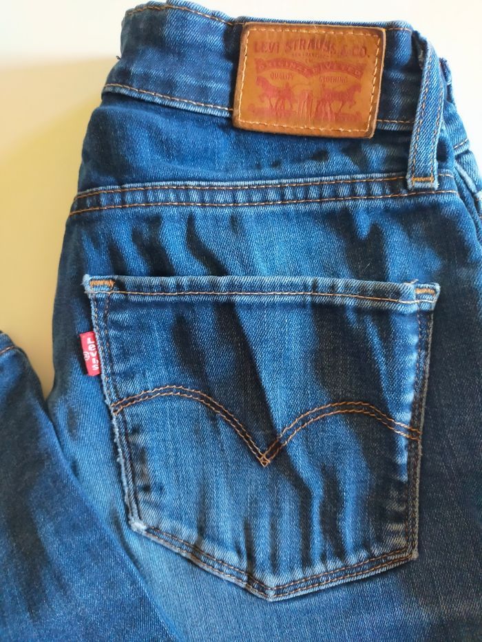 Jean  bleu Levi's taille haute  femme taille 27 skynny - photo numéro 3