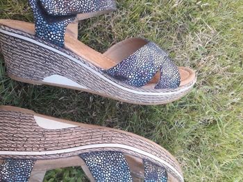 Sandale à talons compensés