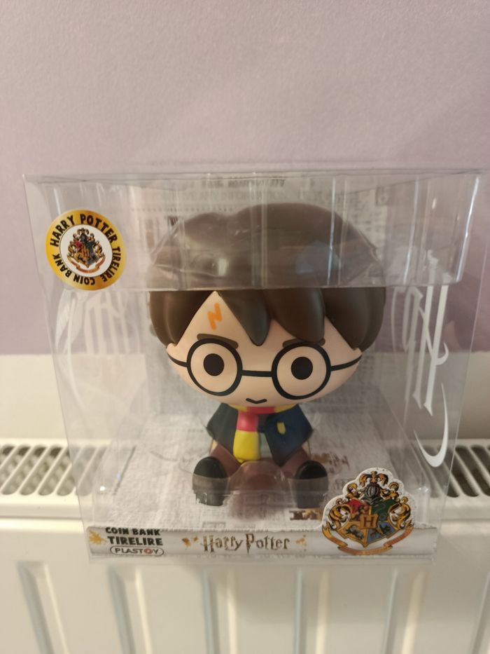 A saisir, NEUVE, très belle tirelire " Harry Potter   "  ( bien lire svp )