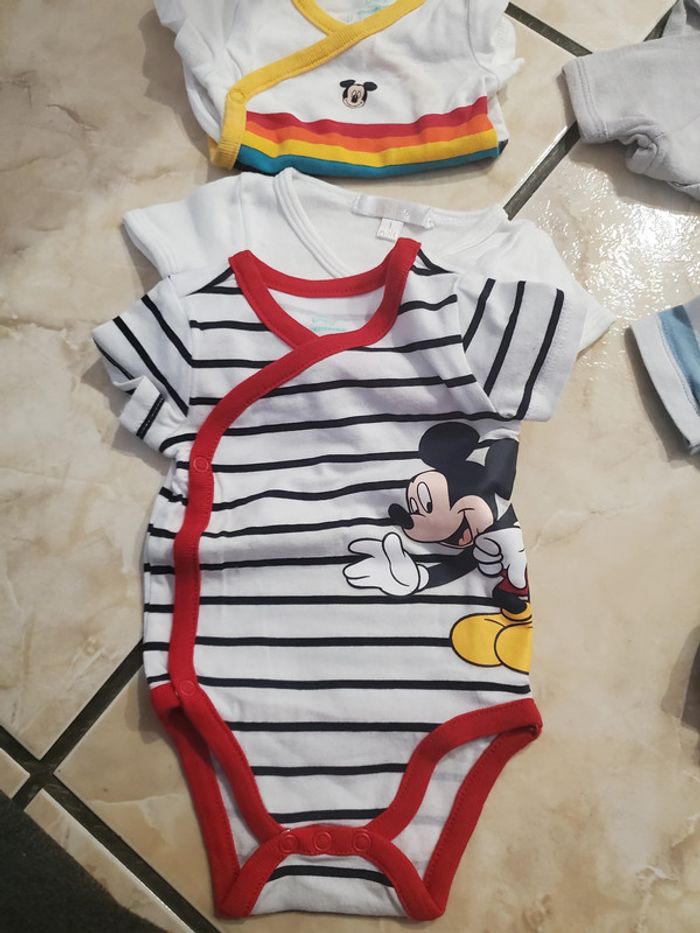 Lot de 6 bodies 1 mois - photo numéro 5