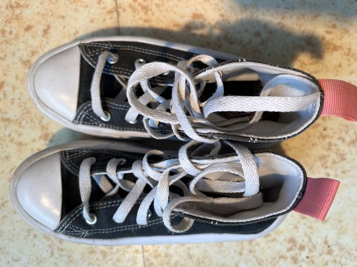 Basket converse taille 32 fille semelles compensées en très bon état - photo numéro 2