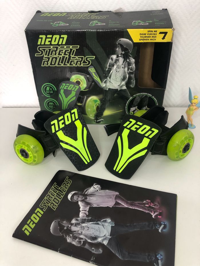 Neon street rollers