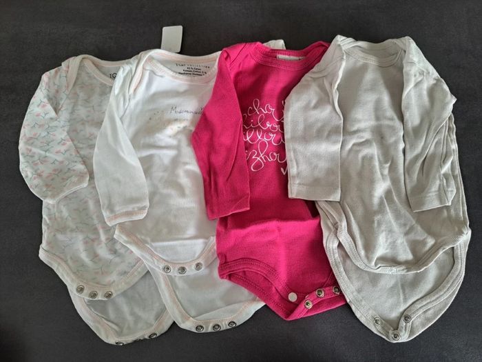 lot 4 bodies manche longues 6 mois