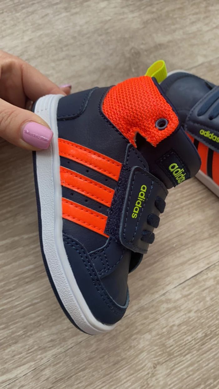 Basket adidas taille 20 neuve - photo numéro 3